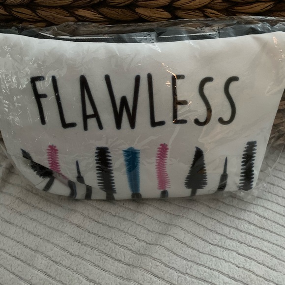 Make up pouches many designs - Picture 5 of 8